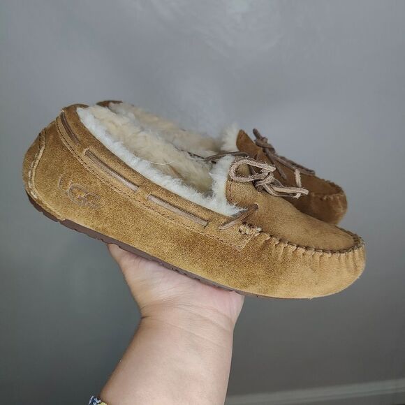 Ugg Dakota Chestnut Suede Sheepskin Slippers Moccasins - Picture 3 of 12